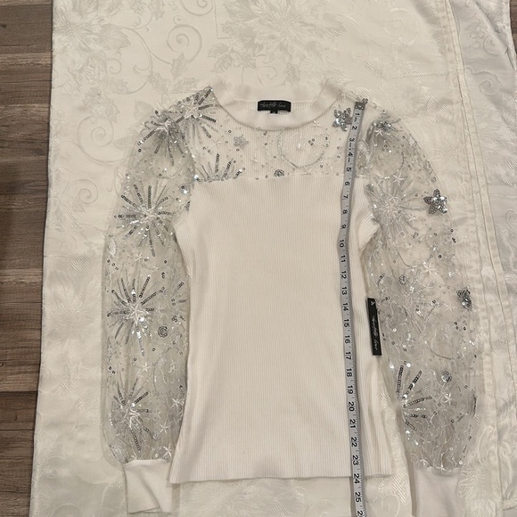 White long sleeve blouse with detailed sleeves - Picture 2 of 5